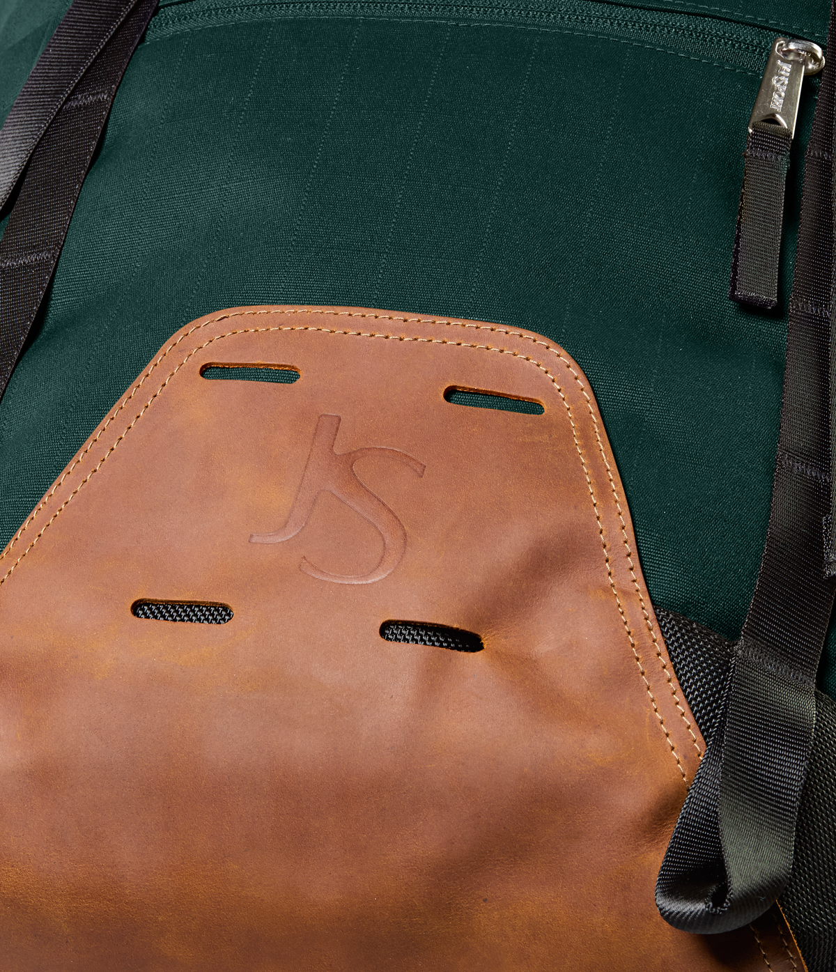 cruiser-rucksack-k4 JS0A86EP7F7-DET4.png