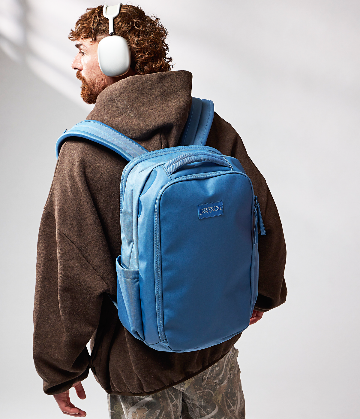 good-latitude-travel-pack-30l-q6 JS0A86ETEW5-MODEL.png