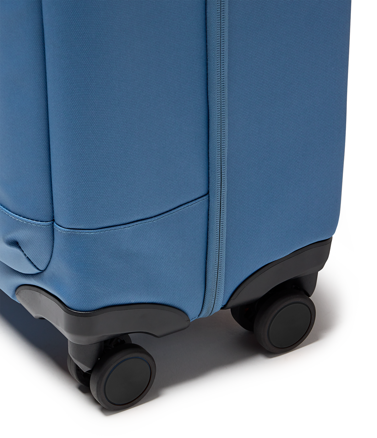 good-latitude-22-carry-on-p3 JS0A8E8BEW5-DET4.png